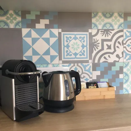 100m De La Apartamento