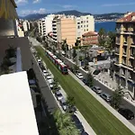 100m De La *