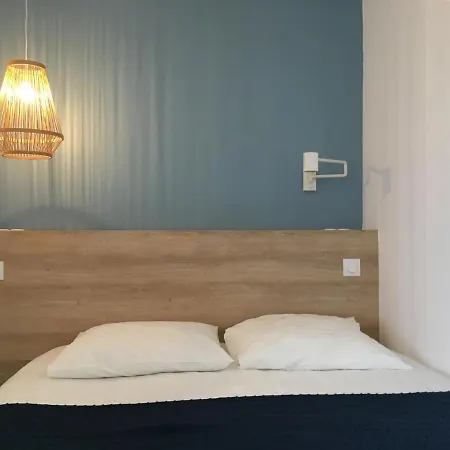 Apartment 100m De La