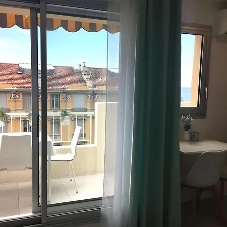 100m De La Apartment *