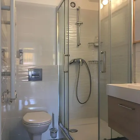 Apartment 100m De La