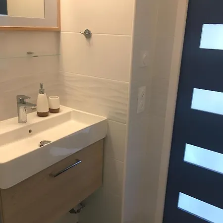 100m De La Apartment