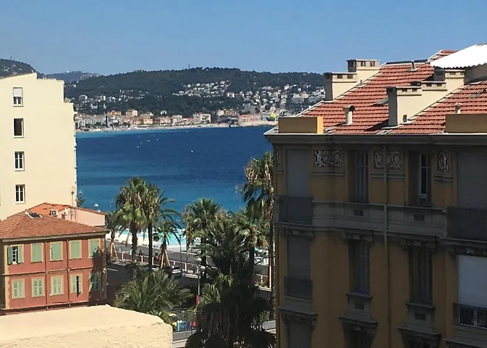 Apartman 100m De La *